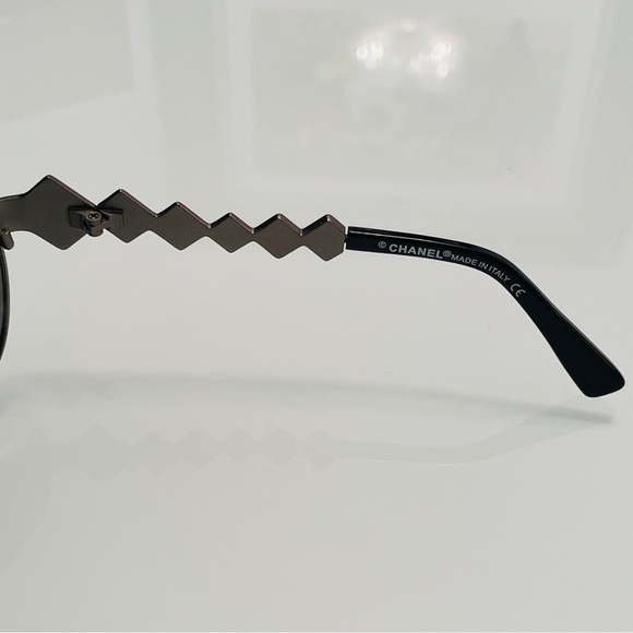Authentic Vintage Chanel Black Sunglasses with Crystals CH2045C COL.192/… - Picture 6 of 11